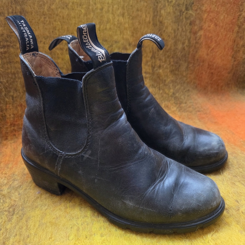 Blundstone #1671 Women's Series heeled Chelsea boots US 7.5